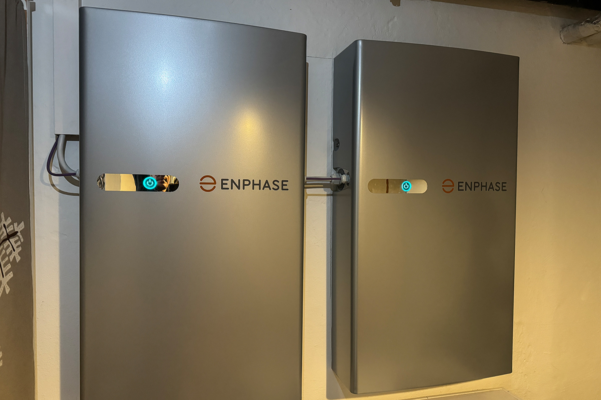 PV-Anlagen & Lösungen 6 ENPHASE Speicheranlage